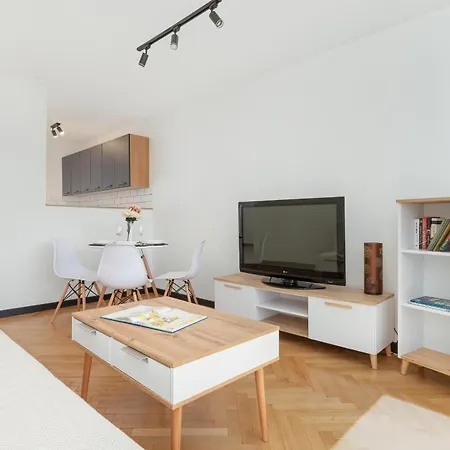 Wyspianskiego Bright & Comfortable With A Sea View By Renters Gdyně